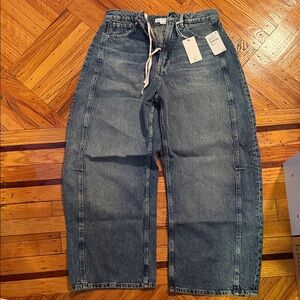 Good American Barrel Jeans in Faded Blue